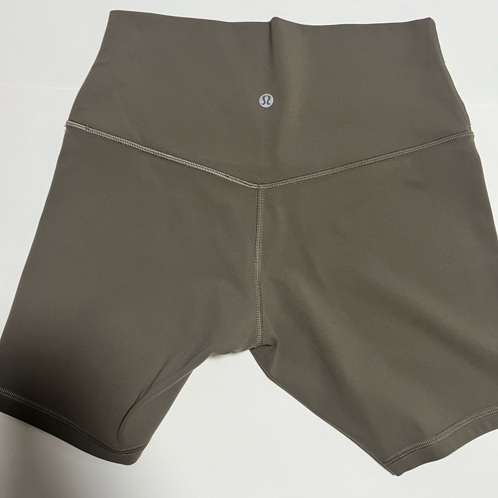 Lululemon athletic shorts 6 inch